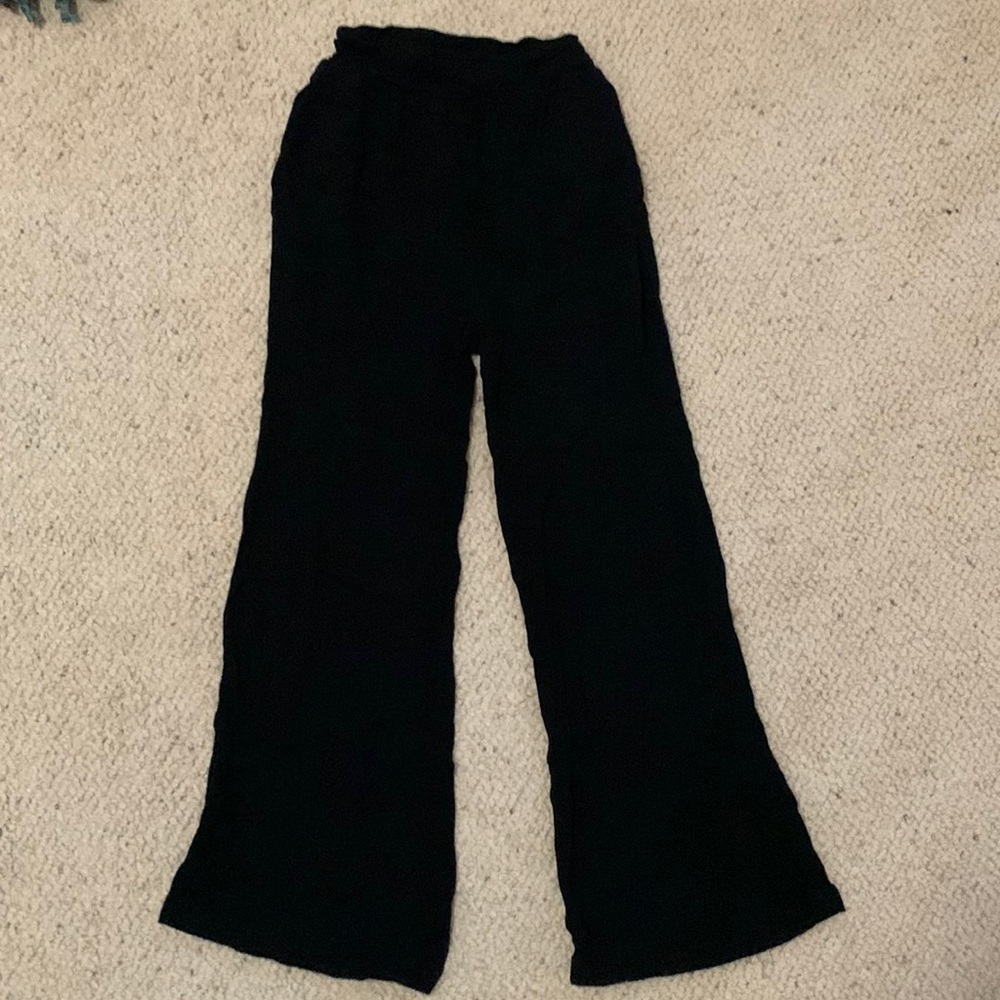 Forever 21 High Waisted Flowy flair bottom pants with pockets